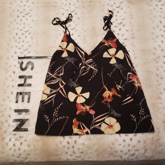 SOLD! SHEIN Tie Shoulder Blouse in Black/Red/Gold Floral Size Small NIB - Picture 6 of 15